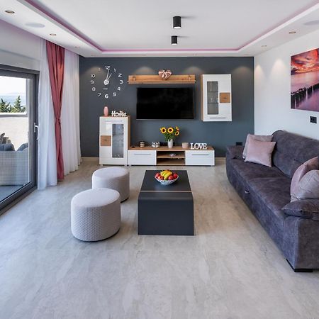 Luxury Apartment Lorena - Private Heated Pool - เยเซนิเซ ภายนอก รูปภาพ