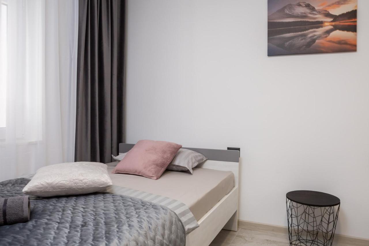 Luxury Apartment Lorena - Private Heated Pool - เยเซนิเซ ภายนอก รูปภาพ