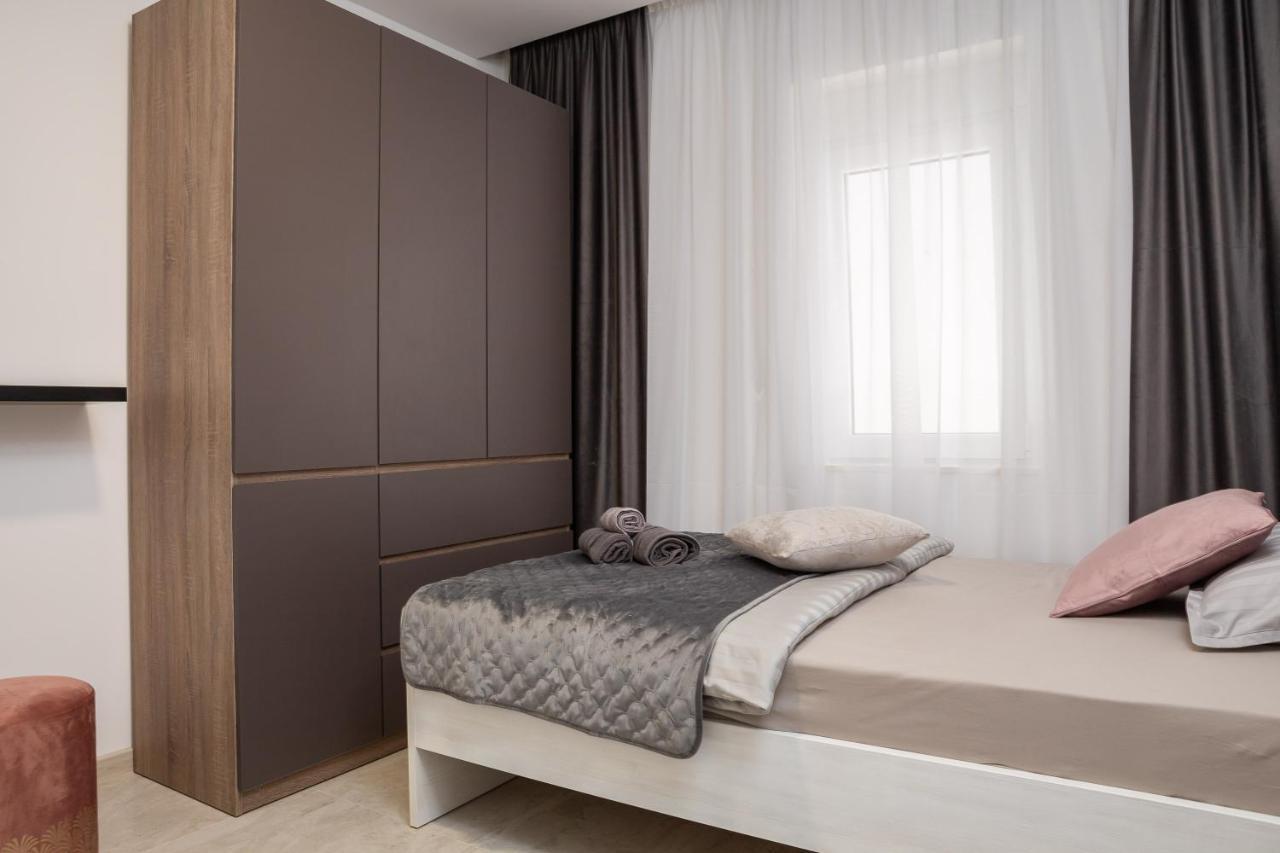 Luxury Apartment Lorena - Private Heated Pool - เยเซนิเซ ภายนอก รูปภาพ