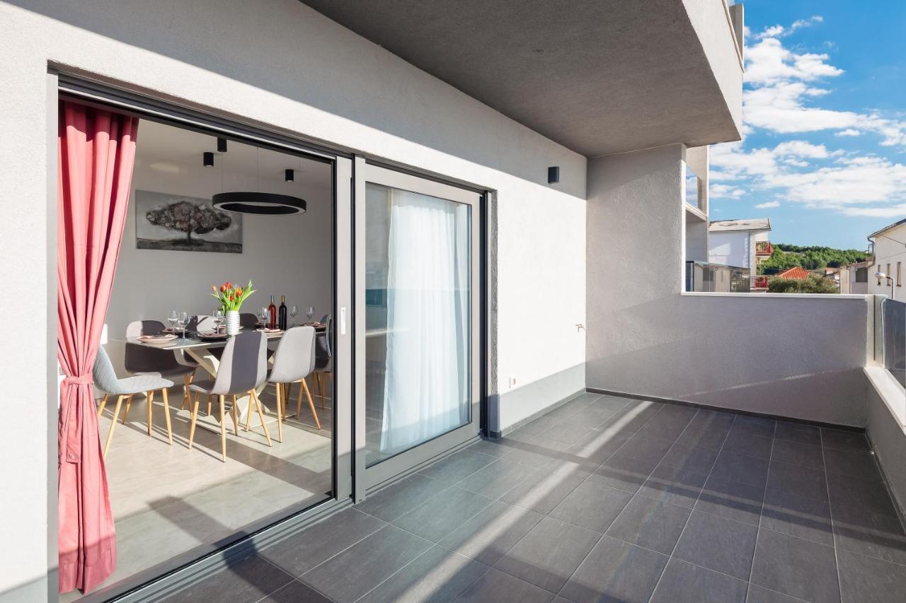 Luxury Apartment Lorena - Private Heated Pool - เยเซนิเซ ภายนอก รูปภาพ