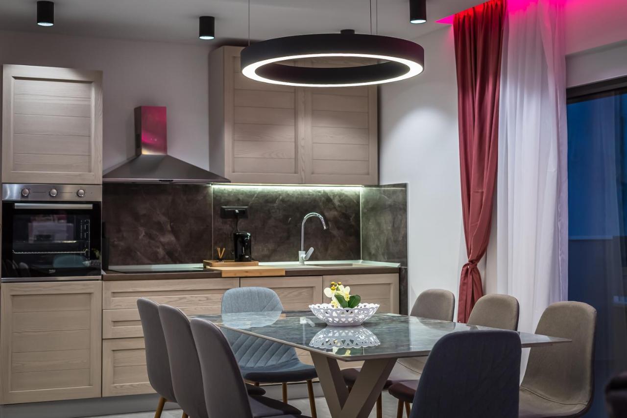 Luxury Apartment Lorena - Private Heated Pool - เยเซนิเซ ภายนอก รูปภาพ