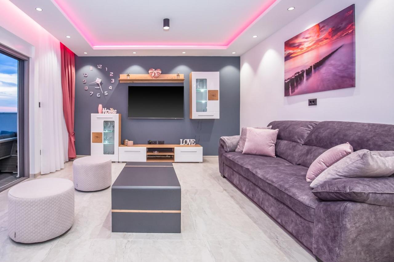 Luxury Apartment Lorena - Private Heated Pool - เยเซนิเซ ภายนอก รูปภาพ