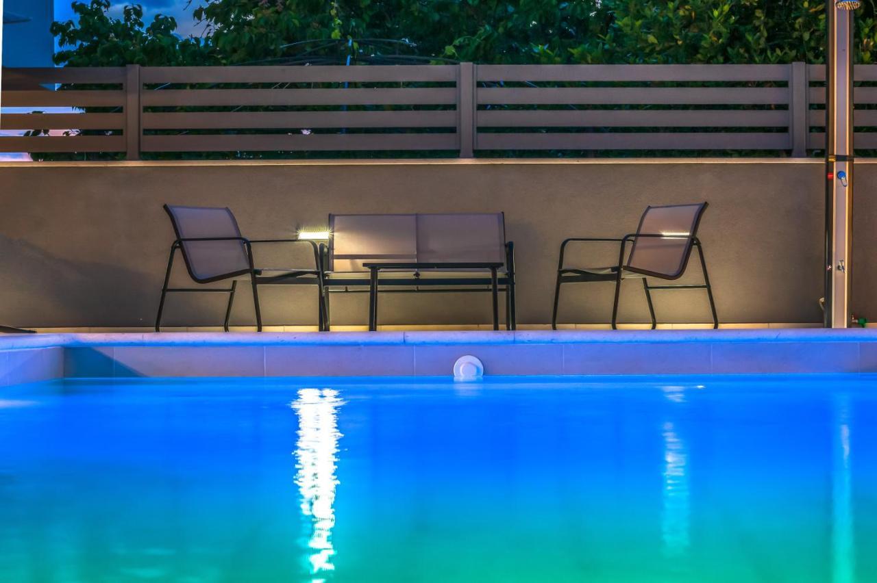Luxury Apartment Lorena - Private Heated Pool - เยเซนิเซ ภายนอก รูปภาพ