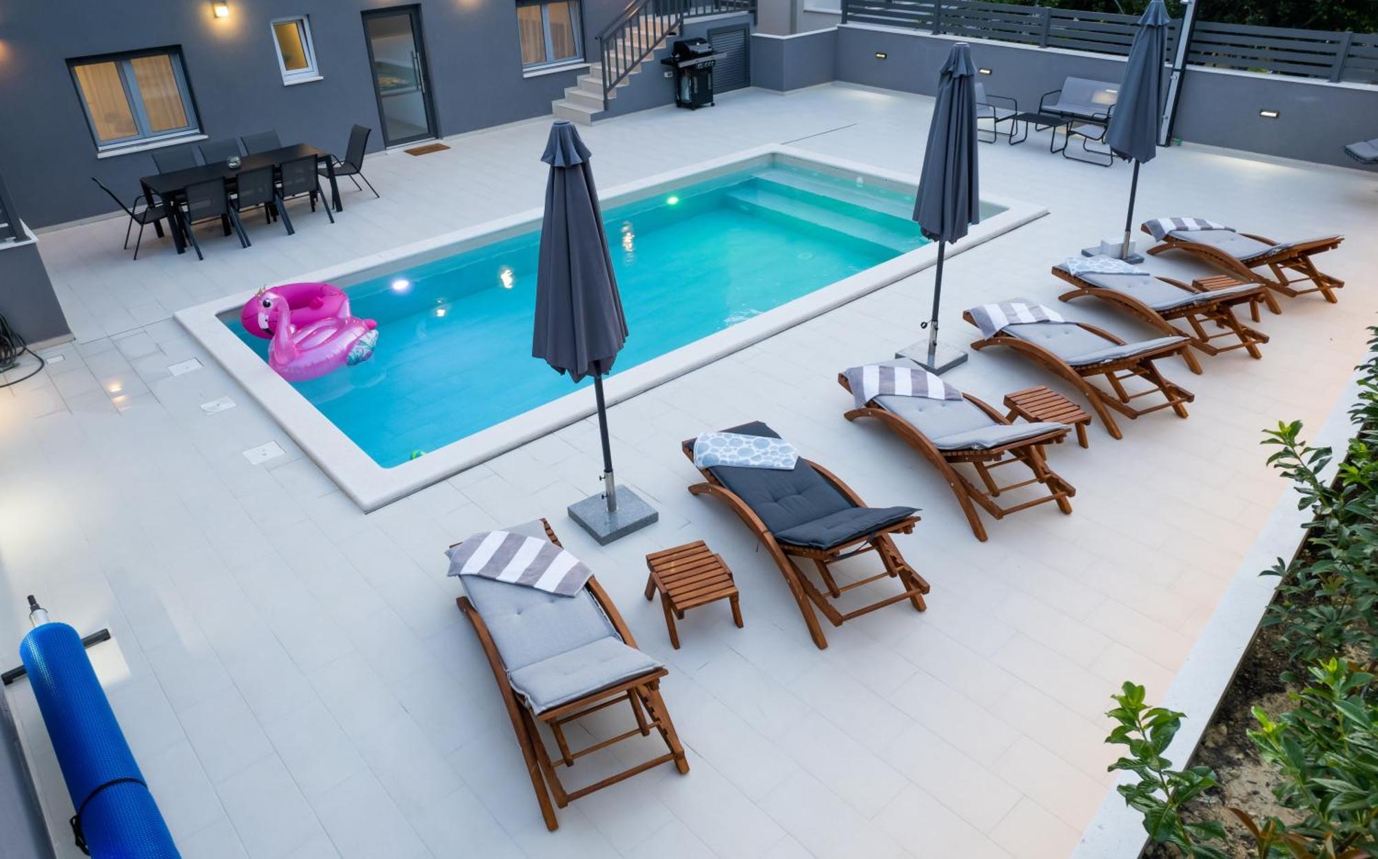 Luxury Apartment Lorena - Private Heated Pool - เยเซนิเซ ภายนอก รูปภาพ