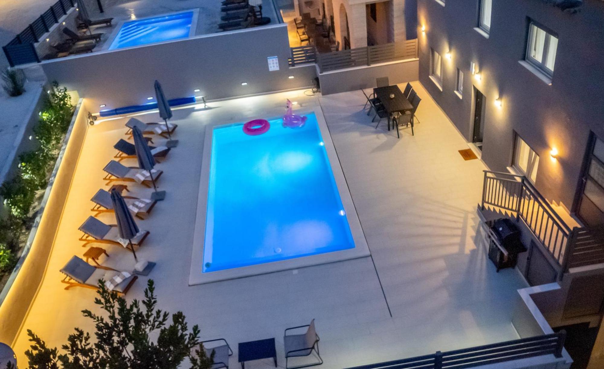 Luxury Apartment Lorena - Private Heated Pool - เยเซนิเซ ภายนอก รูปภาพ