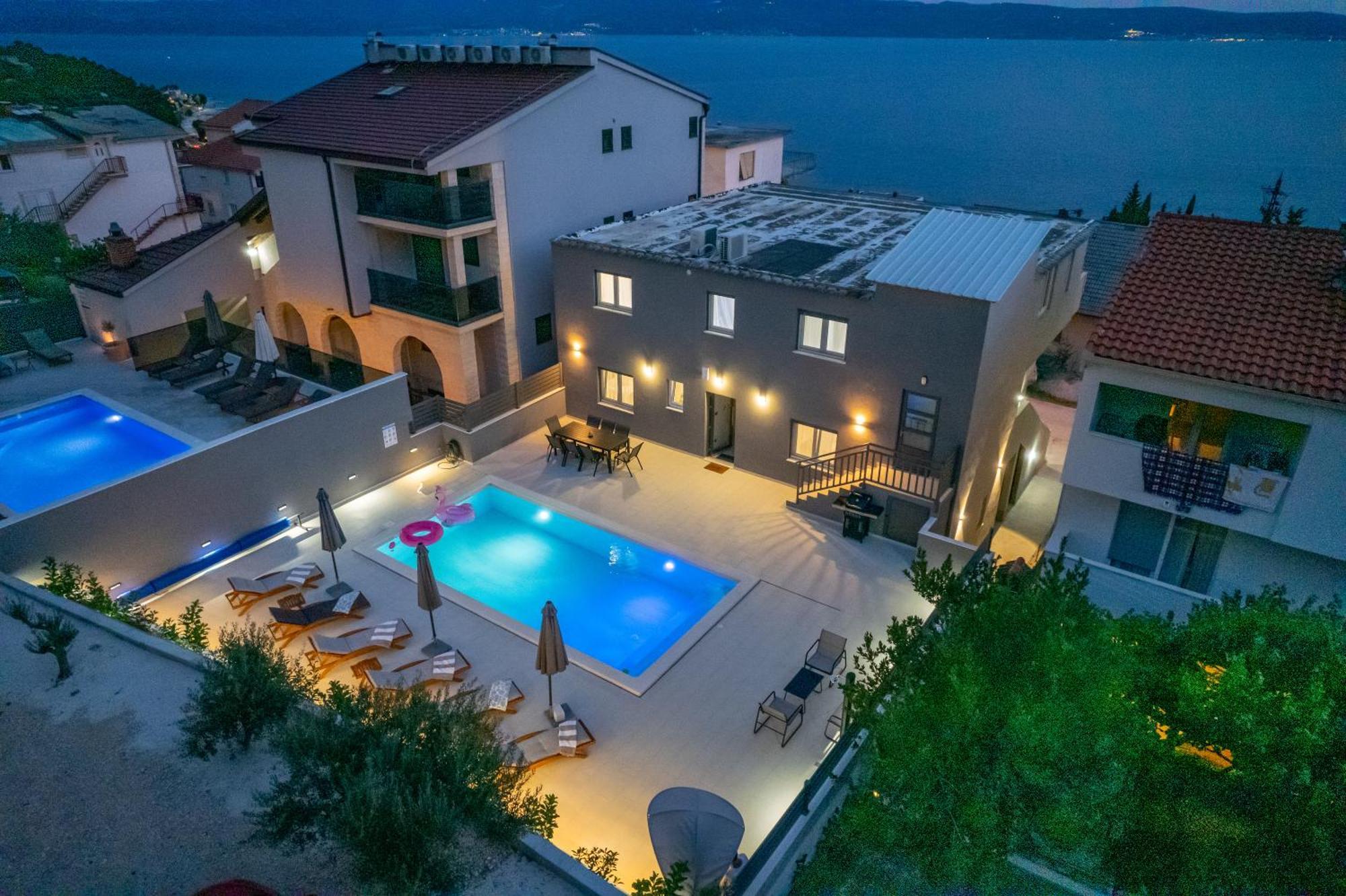 Luxury Apartment Lorena - Private Heated Pool - เยเซนิเซ ภายนอก รูปภาพ