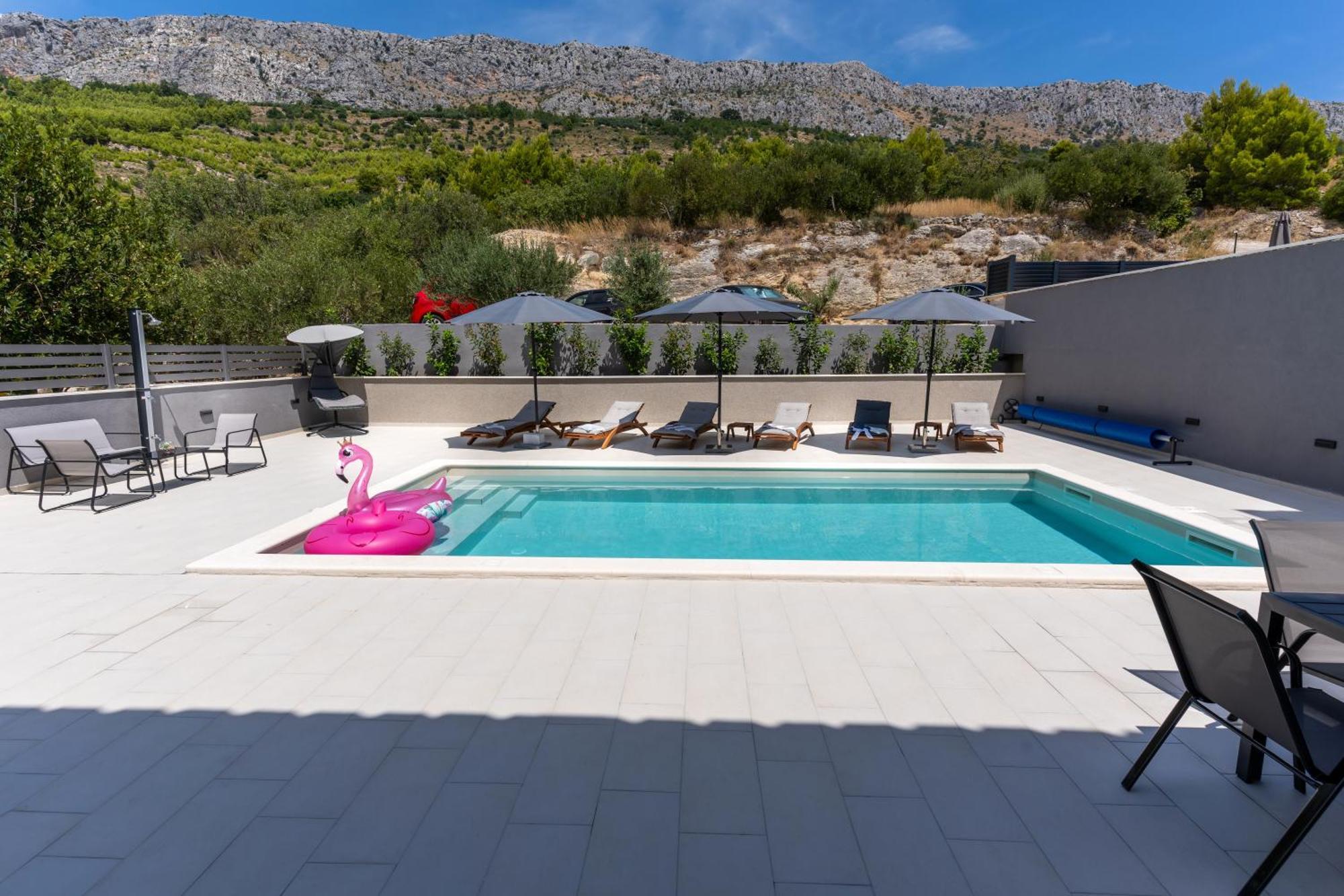 Luxury Apartment Lorena - Private Heated Pool - เยเซนิเซ ภายนอก รูปภาพ